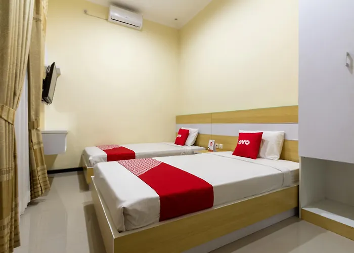 Vaccinated Staff - Oyo 3763 Oq Guest House Syariah