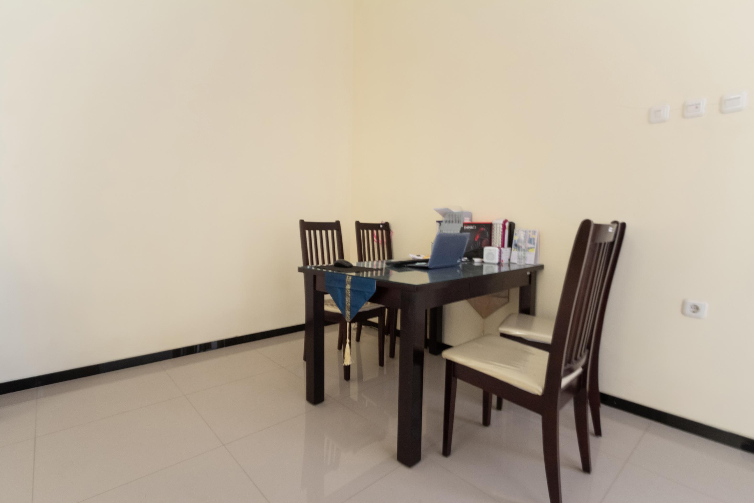 Vaccinated Staff - Oyo 3763 Oq Syariah Hotel Malang
